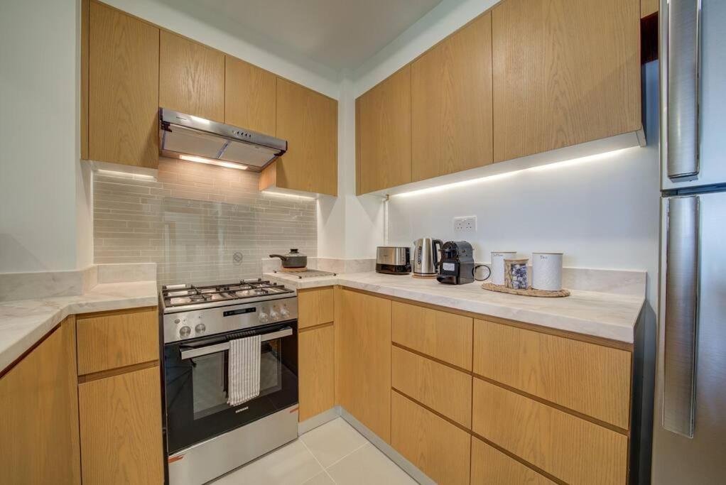 Apartamento Burj Khalifa View - 2Br And Maid - Downtown Dubái Exterior foto