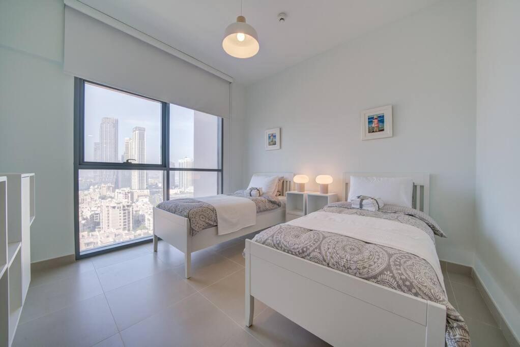 Apartamento Burj Khalifa View - 2Br And Maid - Downtown Dubái Exterior foto