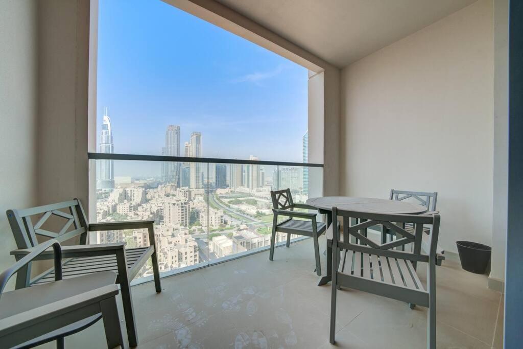 Apartamento Burj Khalifa View - 2Br And Maid - Downtown Dubái Exterior foto