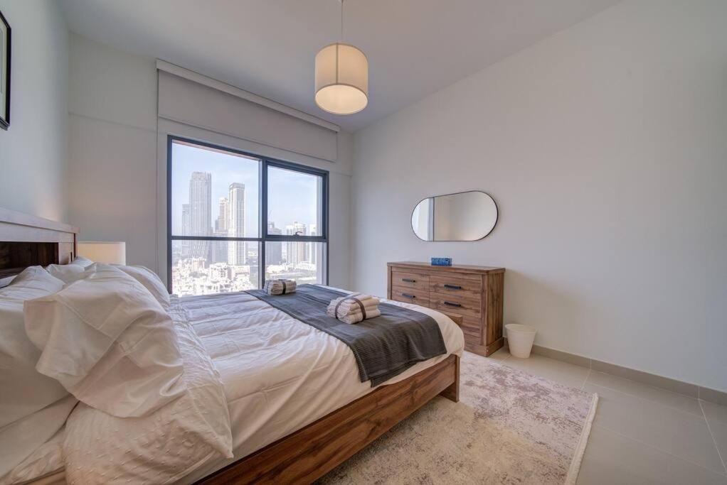 Apartamento Burj Khalifa View - 2Br And Maid - Downtown Dubái Exterior foto