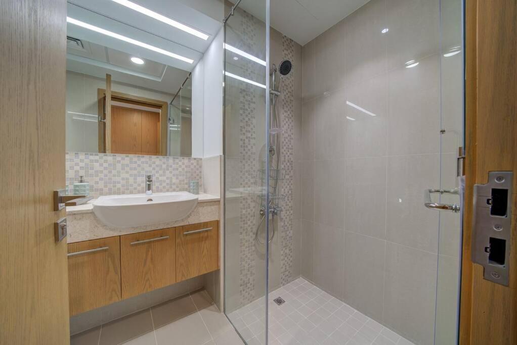 Apartamento Burj Khalifa View - 2Br And Maid - Downtown Dubái Exterior foto