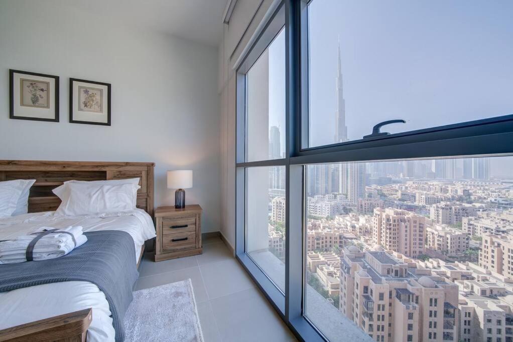 Apartamento Burj Khalifa View - 2Br And Maid - Downtown Dubái Exterior foto